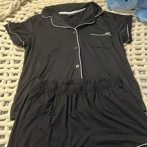 Tahari black pajama set 

Size L